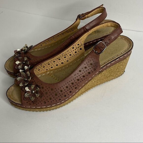 Alexis Leroy | Wedges  - Picture 5 of 7